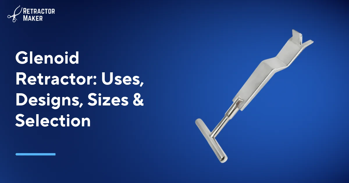 مُبعِّد الحُقّ الكتفي معروض على لافتة زرقاء فاتحة تحمل علامة Retractor Maker.