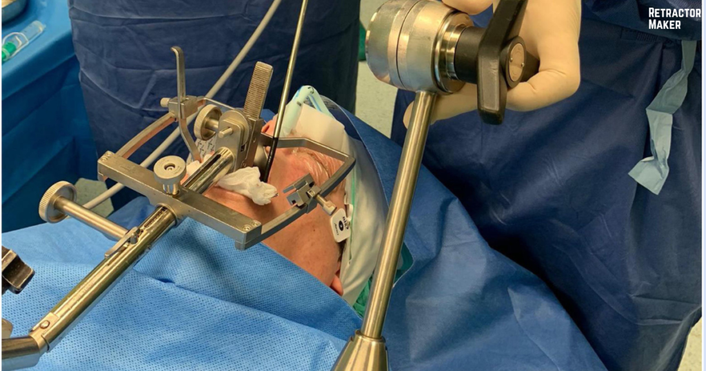 مبعد FK RETRACTOR أثناء الجراحة