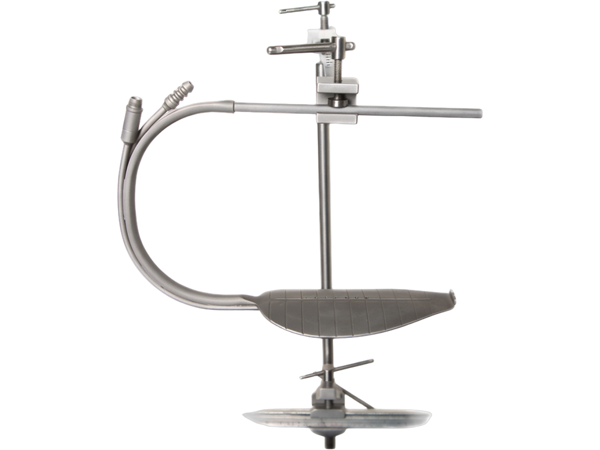 Plastic surgery retractor system with curved arm, table clamp and fine tissue blade