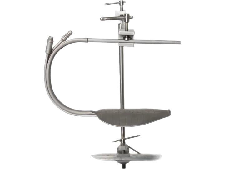 Plastic surgery retractor system with curved arm, table clamp and fine tissue blade